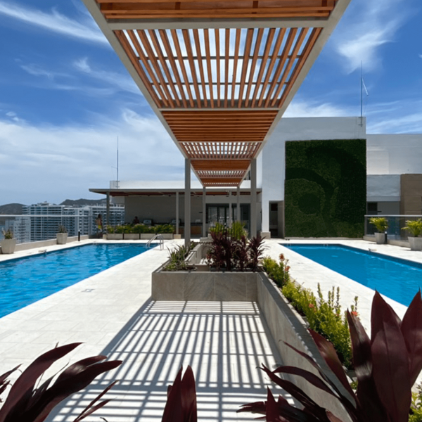 Piscinas ed. Salguero Suites